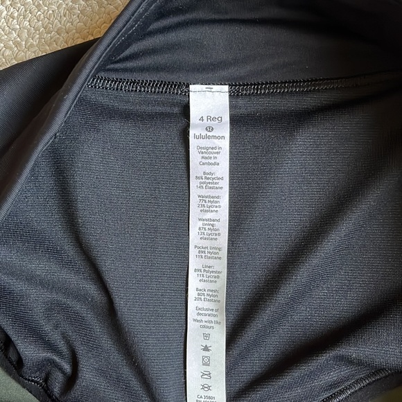 Hottie hot Lululemon low rise shorts - Picture 4 of 4